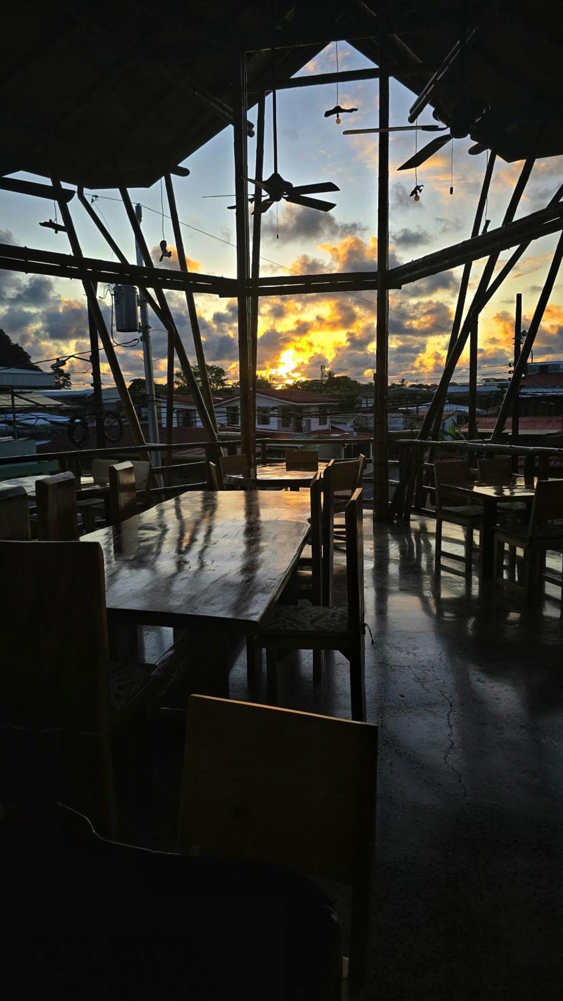 Bonding Coffee Roaster Cafe & Hotel 奎波斯城 外观 照片
